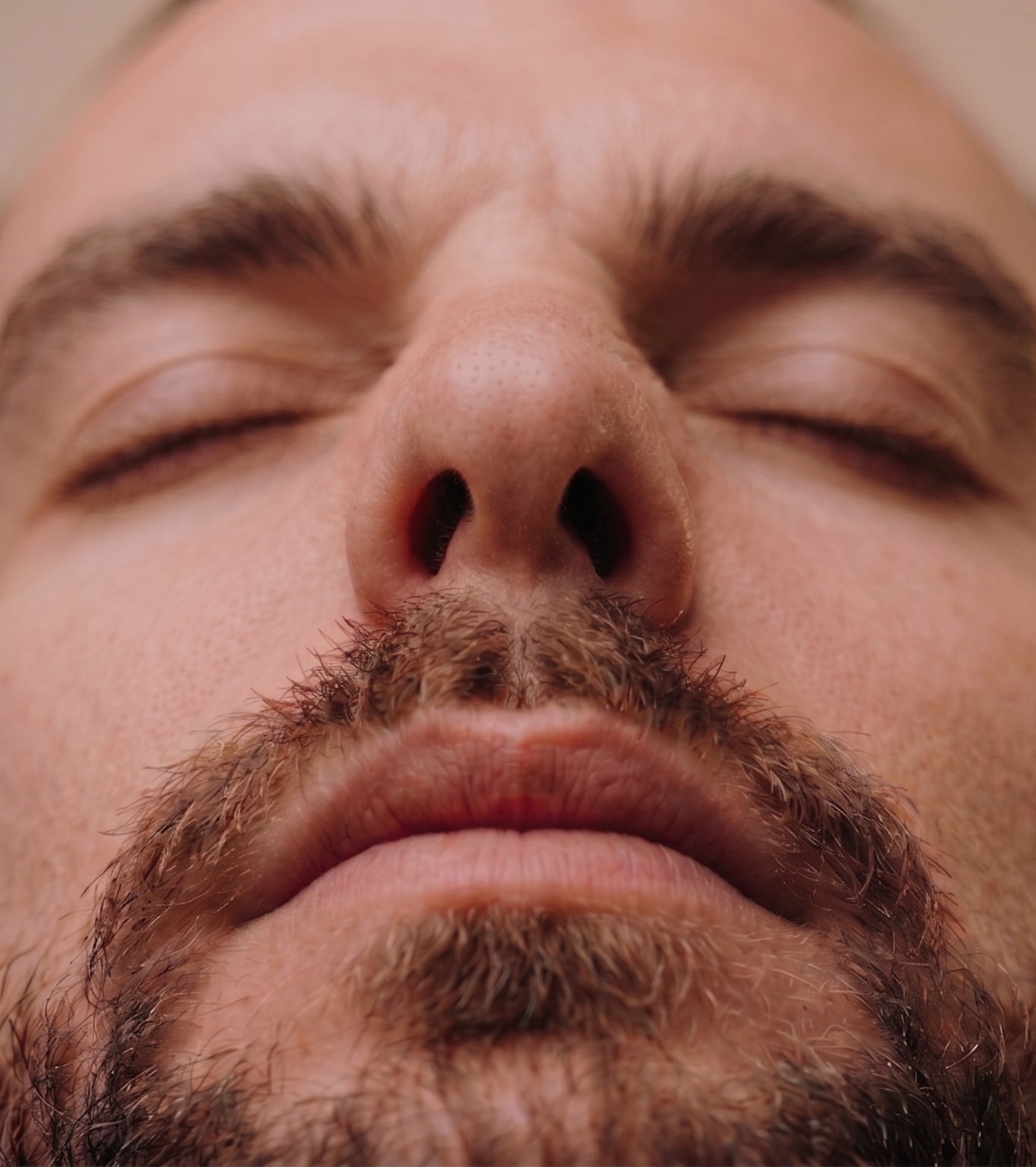Without Airlift — relaxed, narrower nostrils